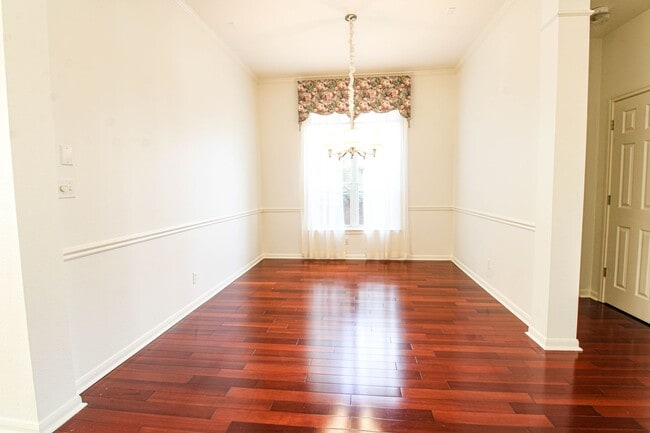 Building Photo - 121 Antler Cir