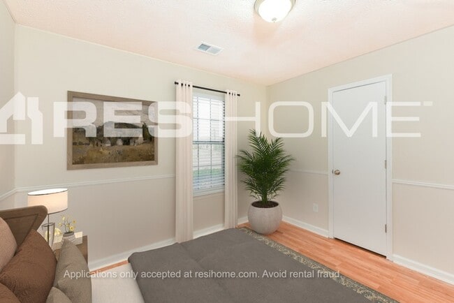 Building Photo - 623 Crestmont Ct
