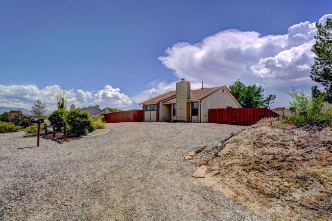 Building Photo - Incredible Home with views and fenced yard!