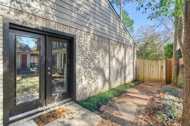 Building Photo - 10 Coralberry Rd