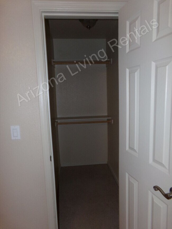 Building Photo - IMMACULATE 3 BEDROOM HOME