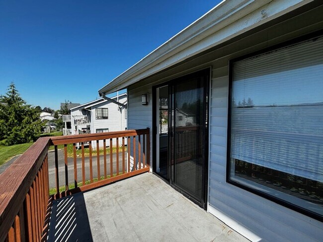 Building Photo - Spacious, two bedrooms, one bath in the Ro...