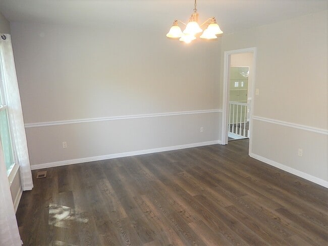 Building Photo - 3713 Sue Ellen Dr