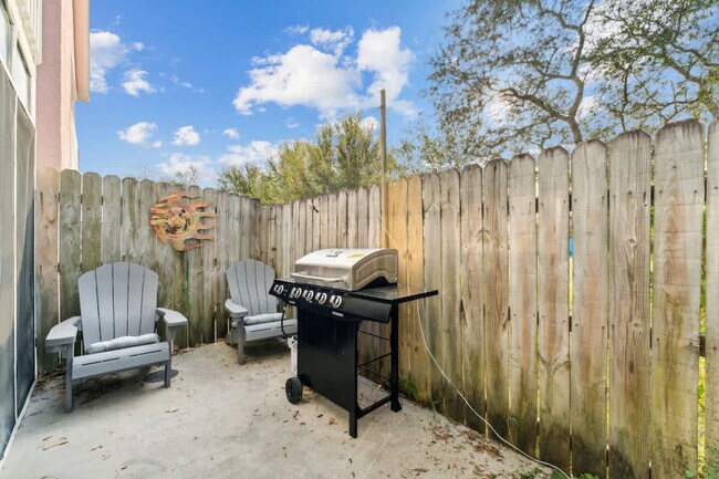 Building Photo - 17212 Front Beach Rd