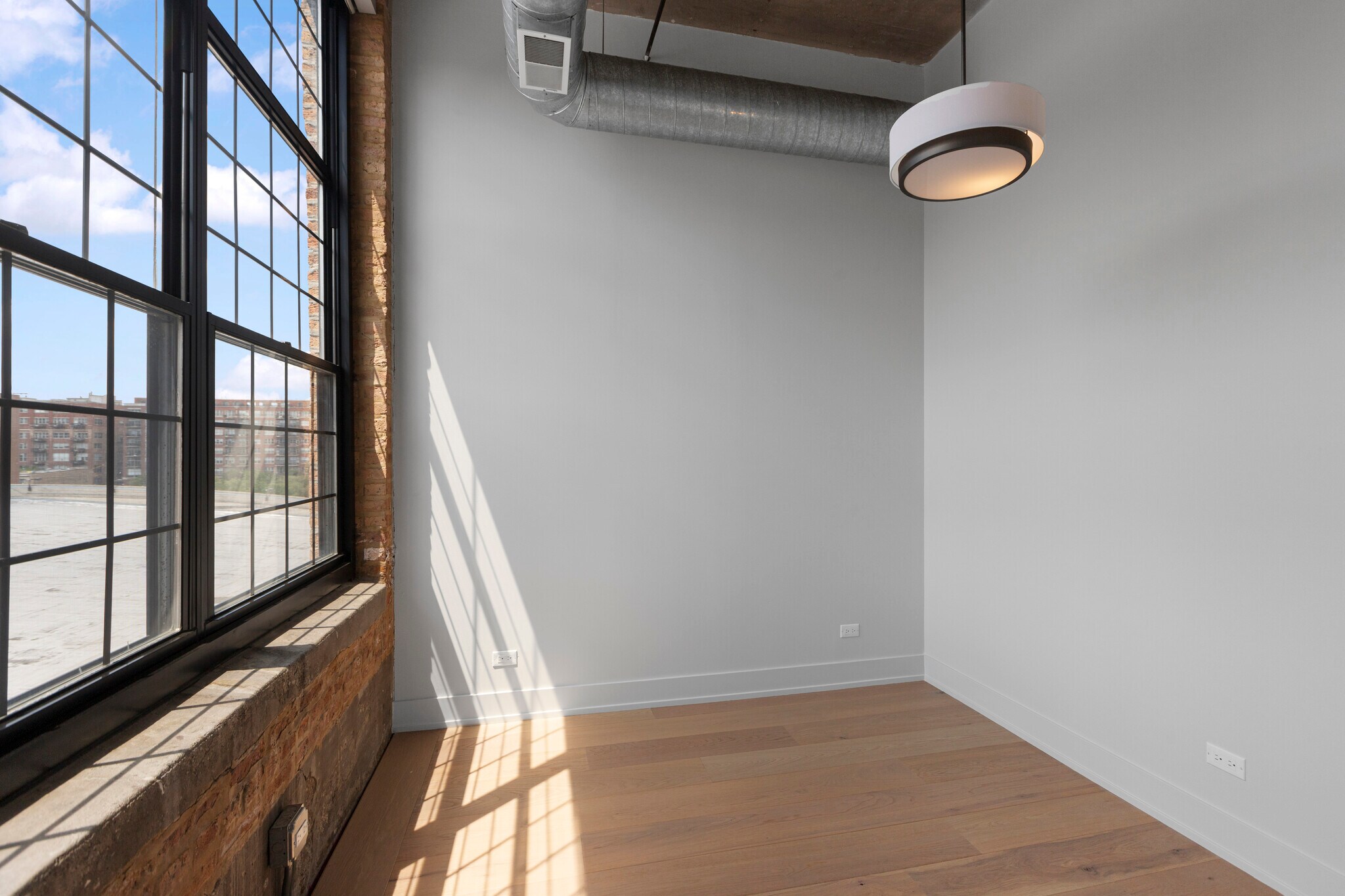 Building Photo - 17 S Loomis St