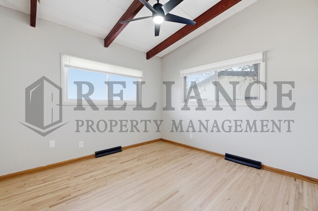 Building Photo - 2541 W Benjamin Dr