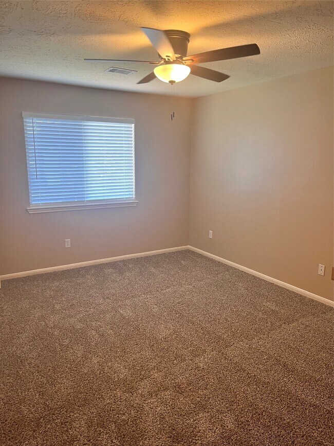 Building Photo - 16118 Cypress Valley Dr