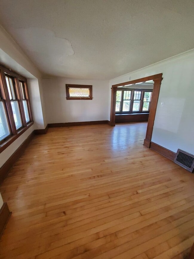 Building Photo - 3201-3203 W. Bobolink Ave.