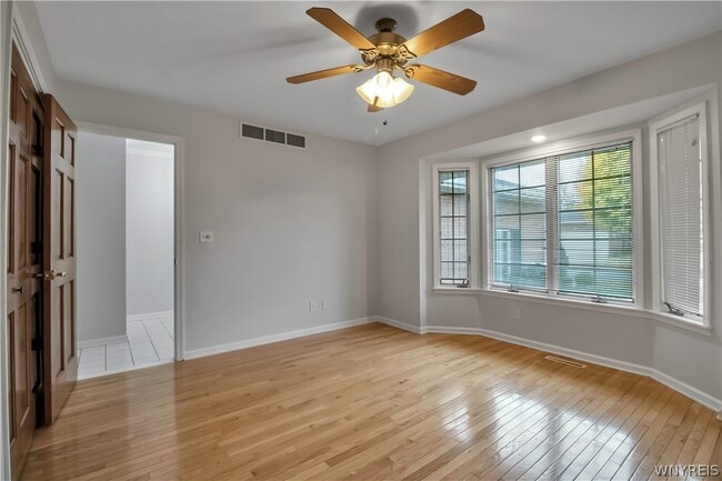 Building Photo - 6 St Charles Ct