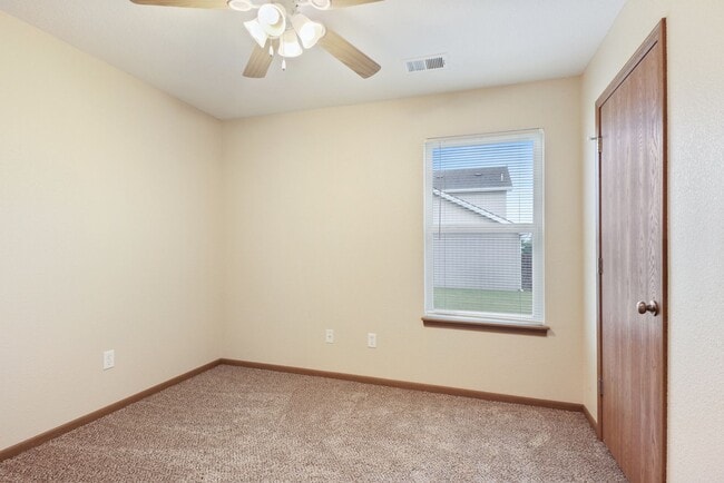 Building Photo - 3 bdrm 2 bath - Grain Valley