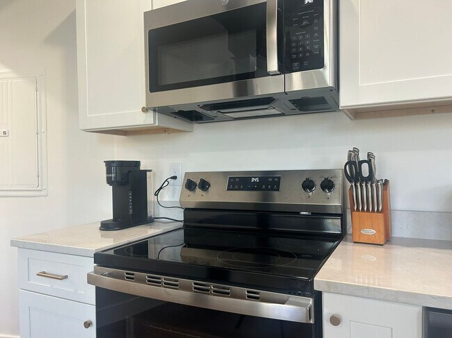 Building Photo - 110 Hotel St