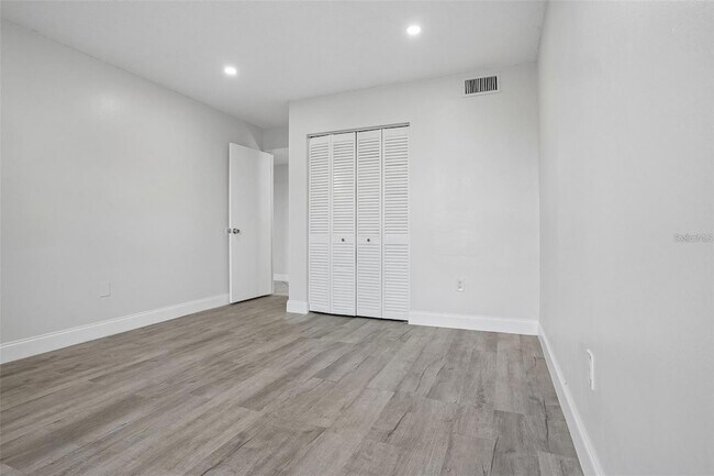 Building Photo - 546 Orange Dr
