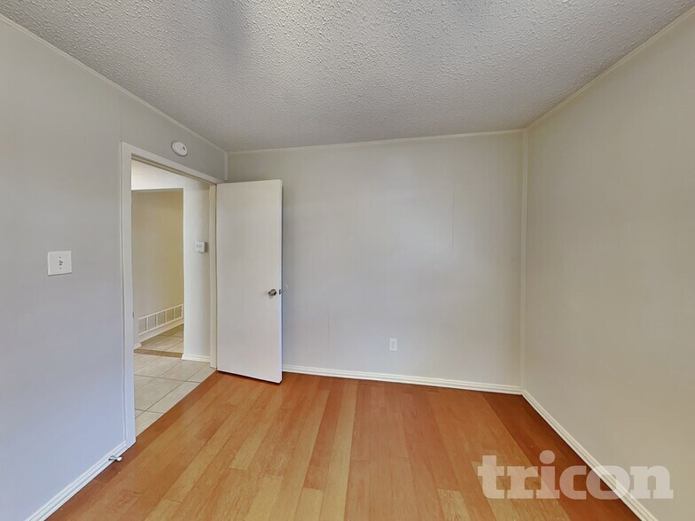 Building Photo - 726 Cindy Dr