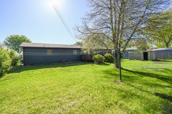 Building Photo - 103 Perry Ln
