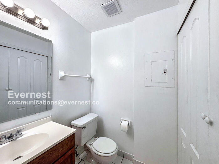 Building Photo - 2460 Summerfield Way