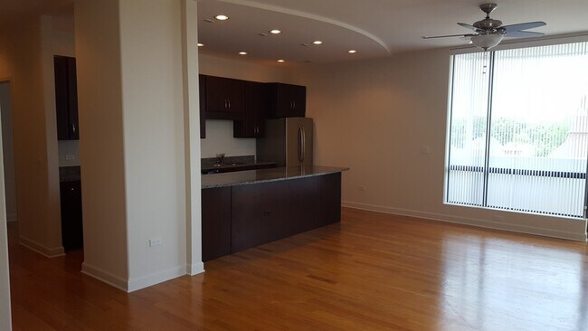 Building Photo - 4810 N Lavergne Ave