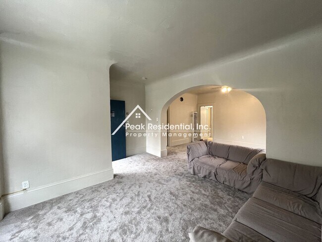 Building Photo - Charming 3bd/1ba Midtown Apartment-Must See!