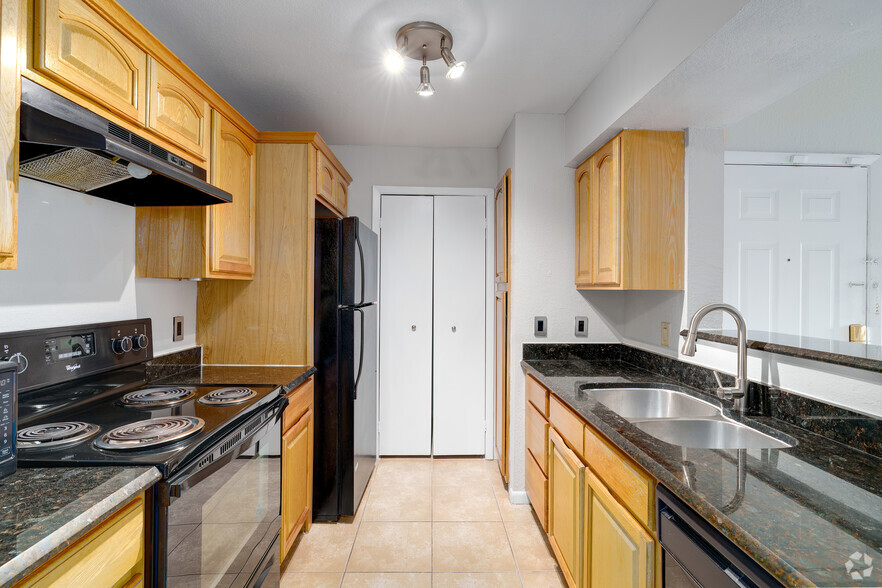 2BR, 1BA - 810SF - Kitchen - Regency Gardens Condos