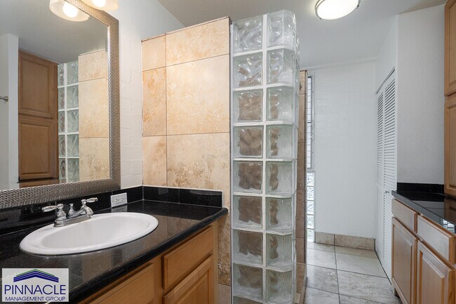 Building Photo - 240 Lili?uokalani Ave