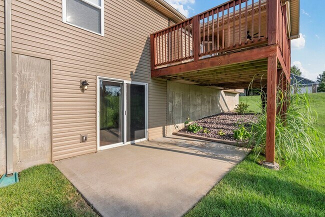Building Photo - Spacious 3-Bed, 3-Bath Home in Wentzville