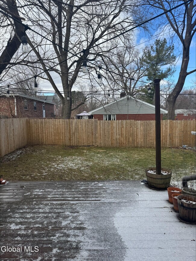 Building Photo - 186 S Allen St