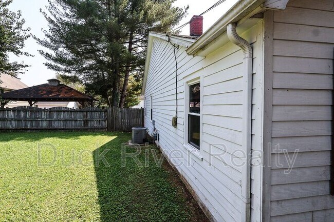 Building Photo - 406 Fleming St