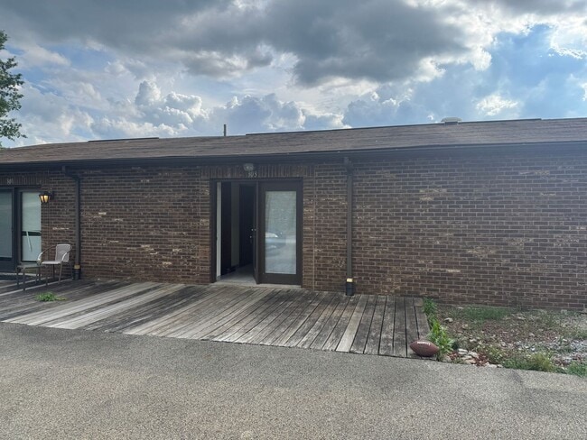 Building Photo - X-Large One Bedroom ground level apartment...