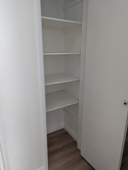 Building Photo - 216 Melrose Dr