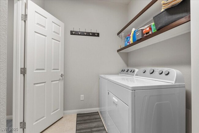Building Photo - 716 Eros Ct