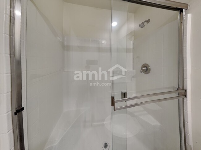 Building Photo - 3465 S Bartlett Ave