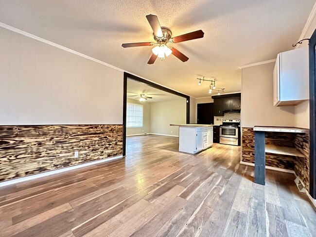 Building Photo - 28 Leonard Dr