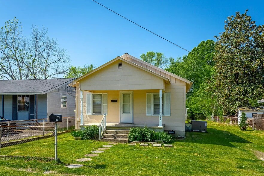 Building Photo - 206 Spruce St