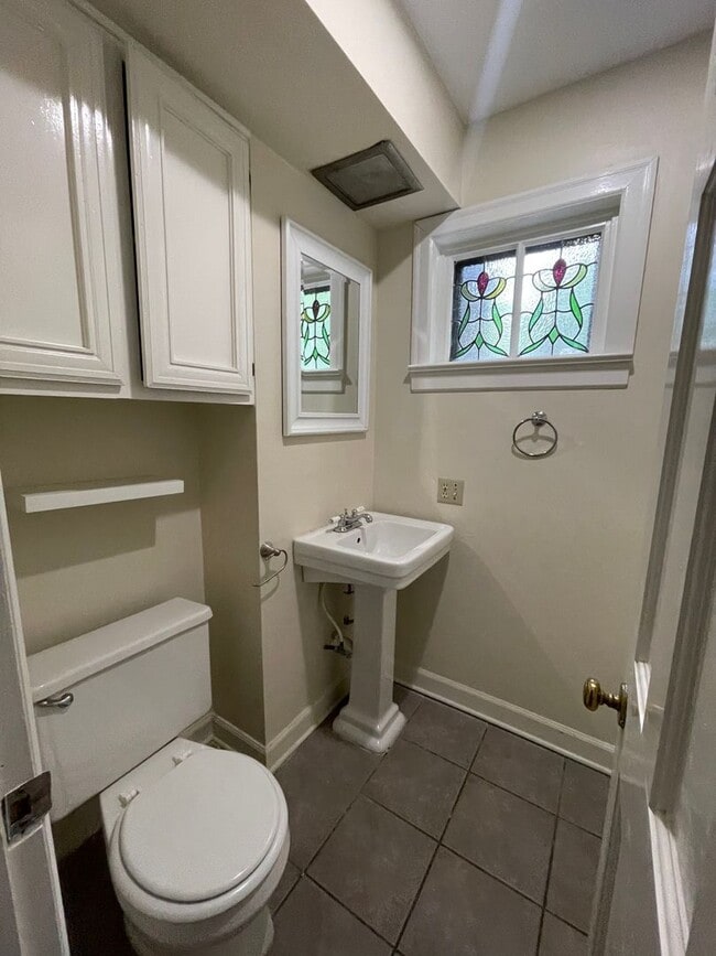 Building Photo - 107 Herbert St