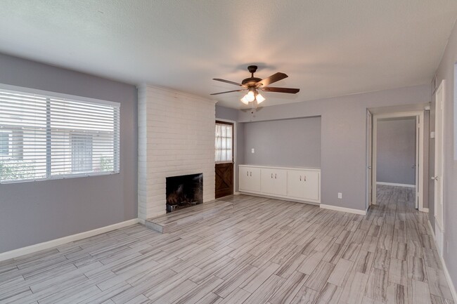 Building Photo - STUNNING 2 BEDROOM REMODELED TEMPE TOWNHOM...