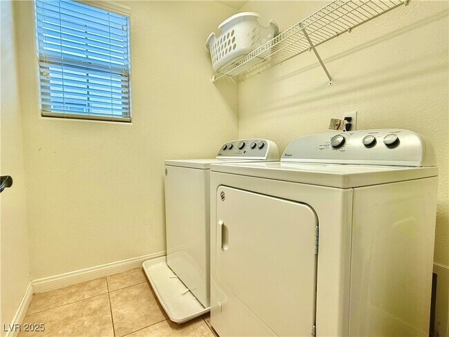 Building Photo - 5580 Spiceberry Dr