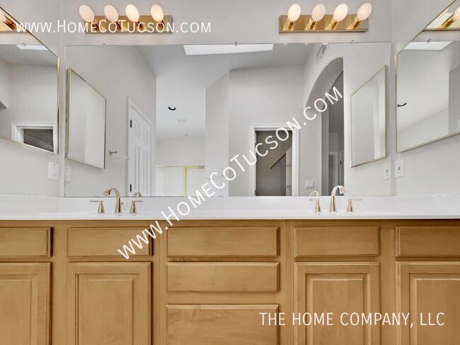 Building Photo - 6325 N Calle Del Halcon