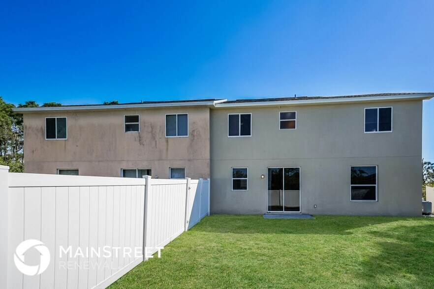 Building Photo - 661 Chavers St E
