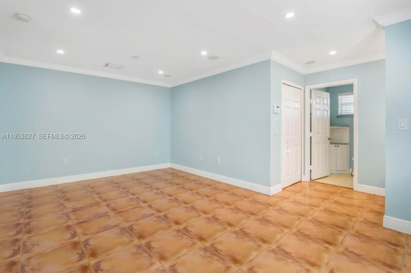 Building Photo - 4370 SW 82nd Ave