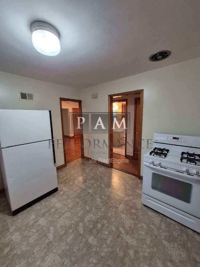 Building Photo - 328 N 68th St