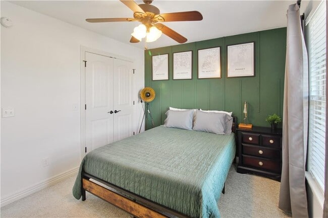 Building Photo - 958 Stone St