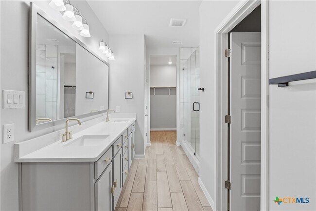 Building Photo - 3809 Donald Dr