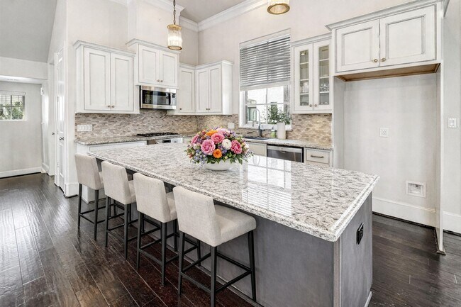 Building Photo - 2003 Covent Garden Station