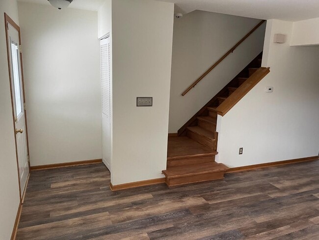 Building Photo - 9221-9223 W Morgan Ave - 9223