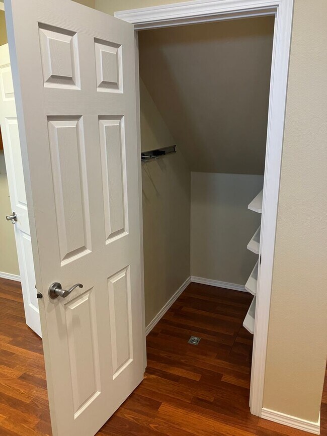 Building Photo - *$1,000 Off 1st Month's Rent!* Well-Kept Three Bedroom Home in West Salem