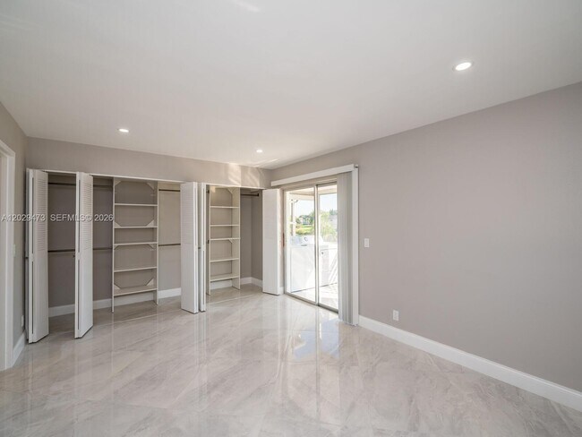 Building Photo - 718 Brittany Park