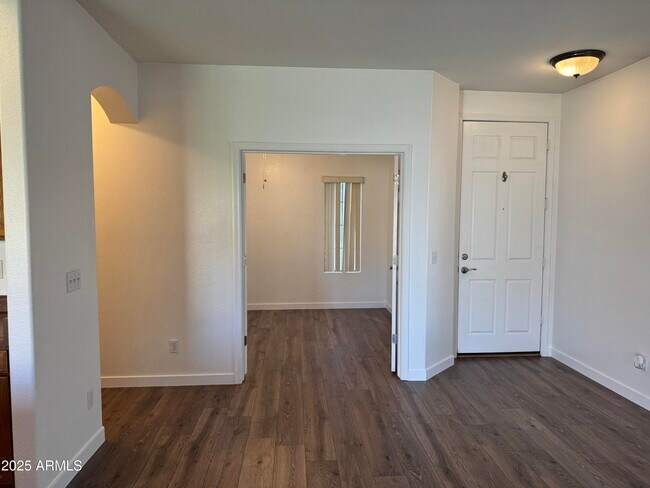 Building Photo - 2633 E Riviera Dr