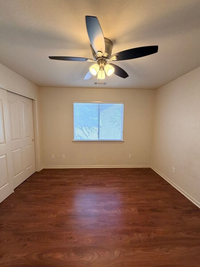 Building Photo - Beautiful Lakefront Home in the Vineyard! 55+ community