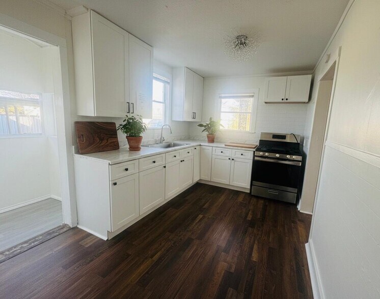 Building Photo - 15 E 24th St