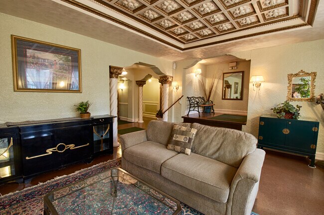 Lobby - 4531 N Ashland Ave
