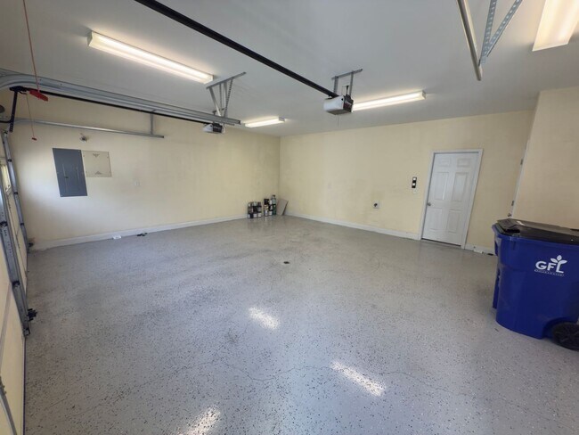 Building Photo - Christiansburg, 3 BR / 2.5 BA, Available Now